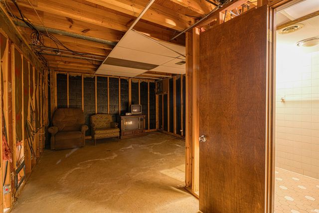 1300 Western Hills Drive, Evansville, IN 47720