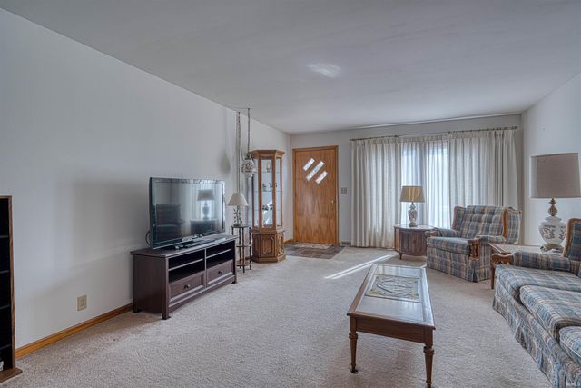 1300 Western Hills Drive, Evansville, IN 47720