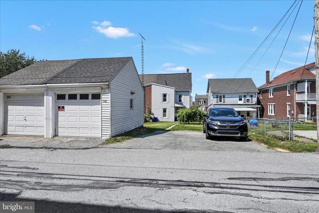 548 W BROADWAY, Red Lion, PA 17356