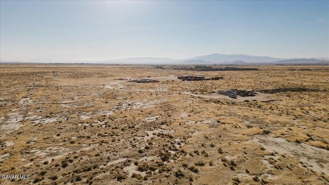 N Vic Ave A8 5 Stw, Lancaster, CA 93534