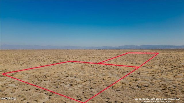 N Vic Ave A8 5 Stw, Lancaster, CA 93534