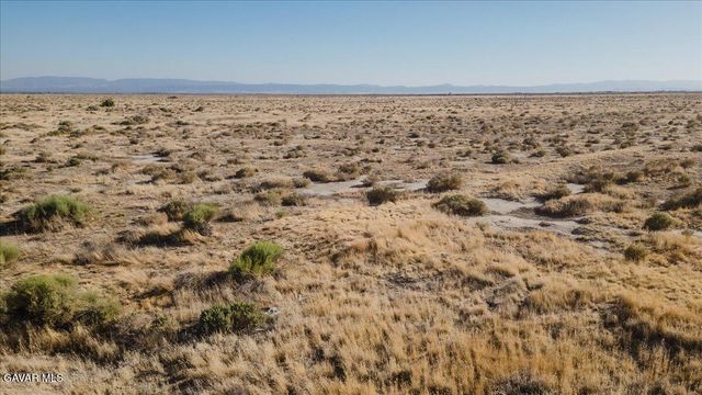 N Vic Ave A8 5 Stw, Lancaster, CA 93534