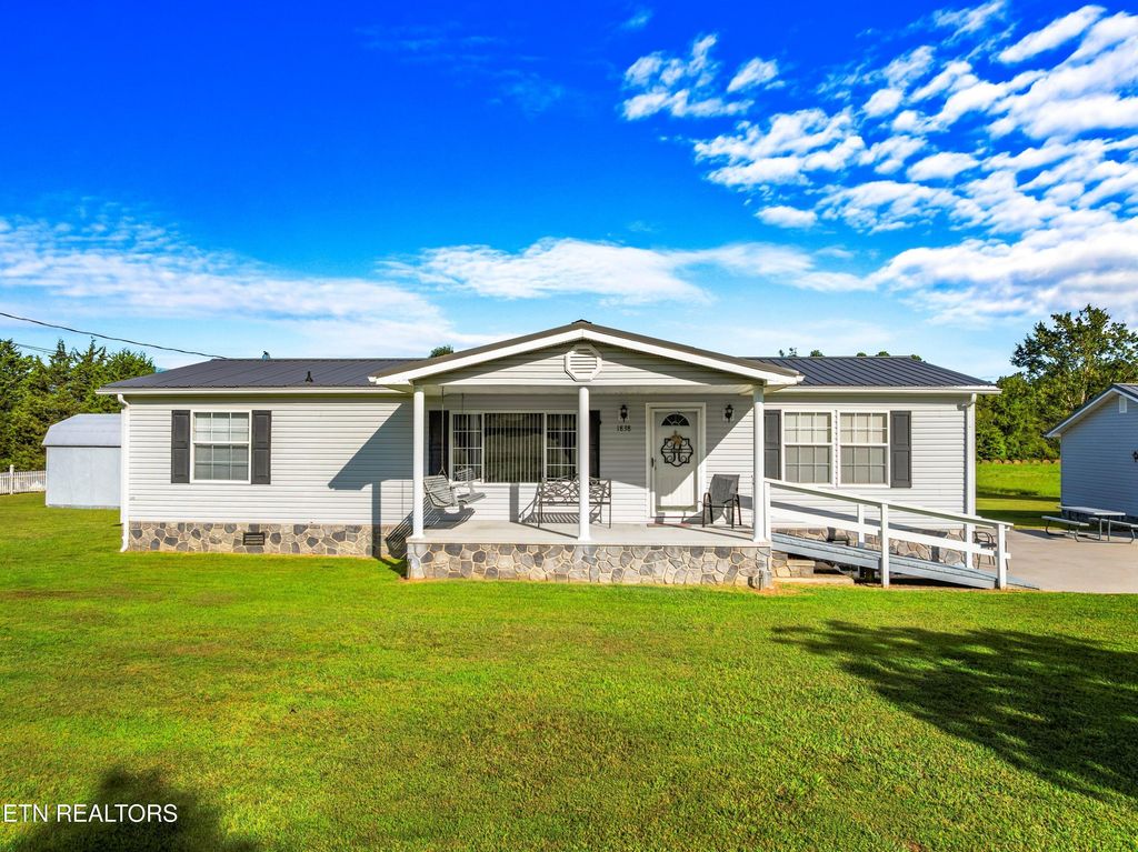 1838 Junior Williams Rd, Dandridge, TN 37725