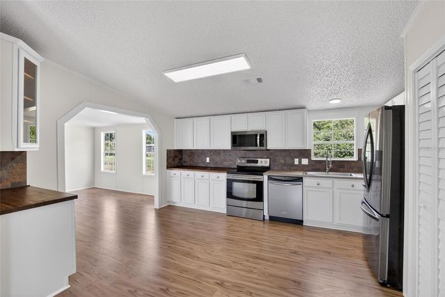 9150 WOOD TERRACE DRIVE, Tampa, FL 33637
