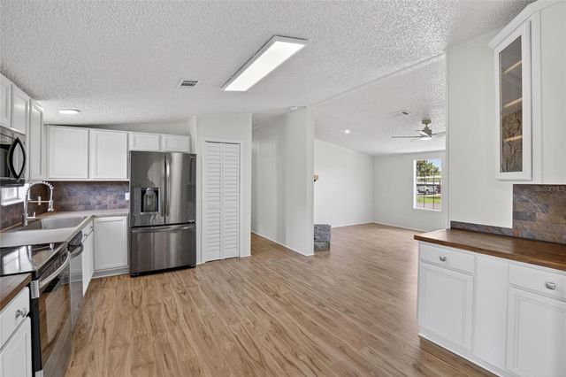 9150 WOOD TERRACE DRIVE, Tampa, FL 33637