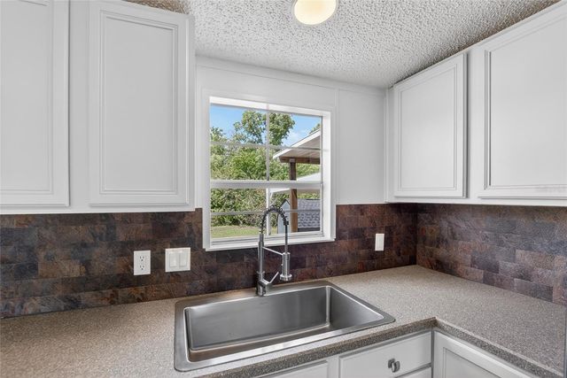 9150 WOOD TERRACE DRIVE, Tampa, FL 33637