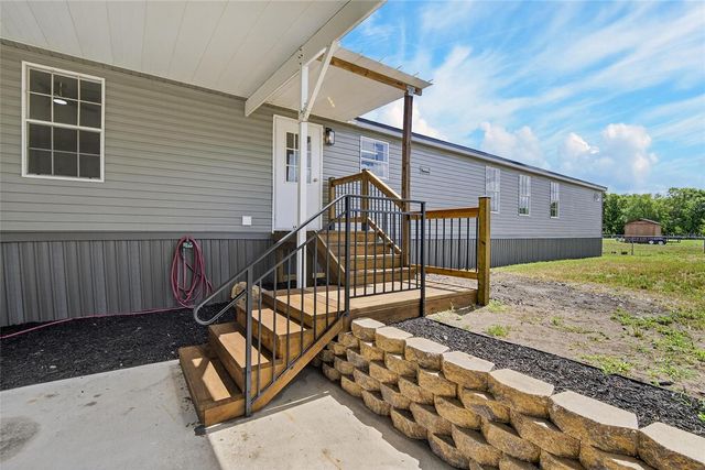9150 WOOD TERRACE DRIVE, Tampa, FL 33637