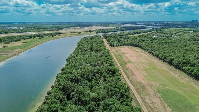 9150 WOOD TERRACE DRIVE, Tampa, FL 33637