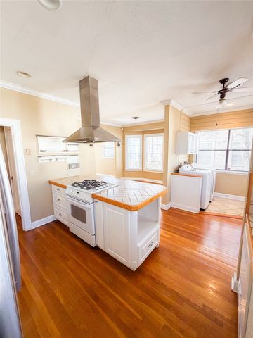 910 College Street, Shreveport, LA 71104