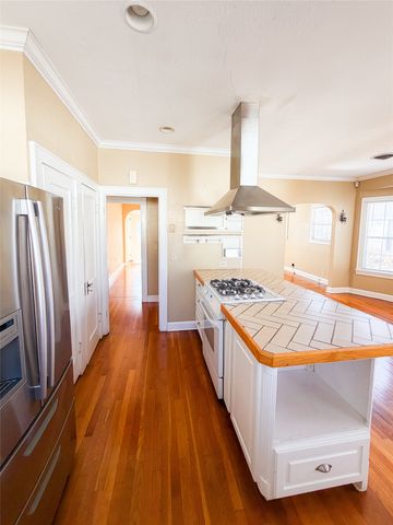 910 College Street, Shreveport, LA 71104