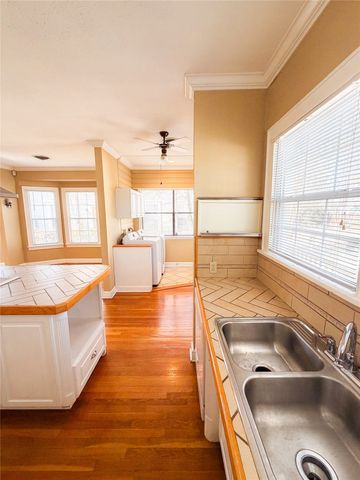 910 College Street, Shreveport, LA 71104