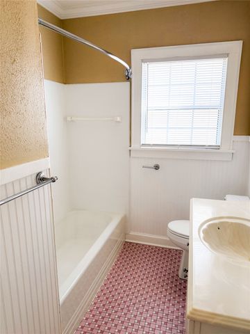 910 College Street, Shreveport, LA 71104