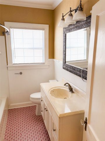 910 College Street, Shreveport, LA 71104