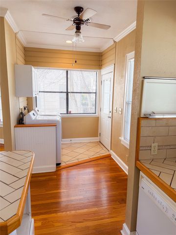 910 College Street, Shreveport, LA 71104