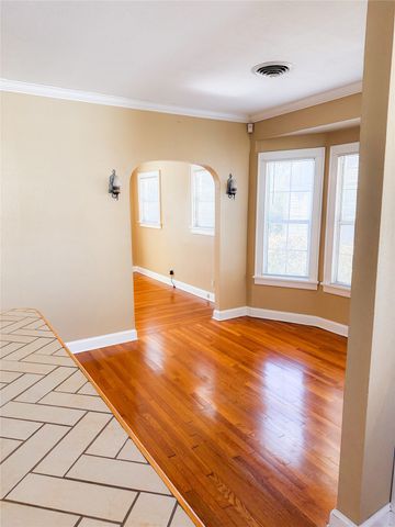 910 College Street, Shreveport, LA 71104