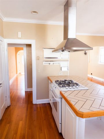 910 College Street, Shreveport, LA 71104