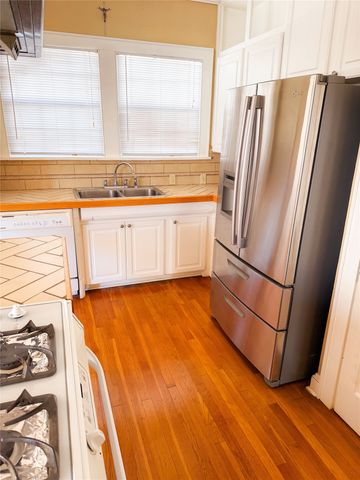 910 College Street, Shreveport, LA 71104