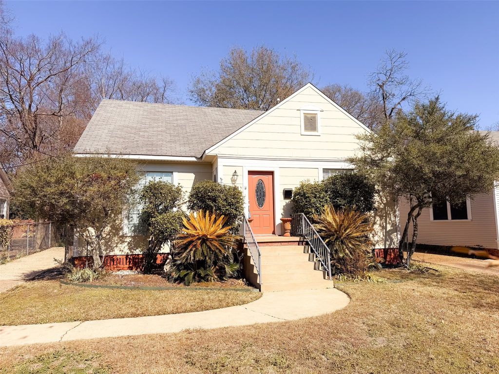 910 College Street, Shreveport, LA 71104