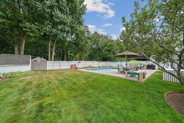 35 Arnold St, Holbrook, MA 02343