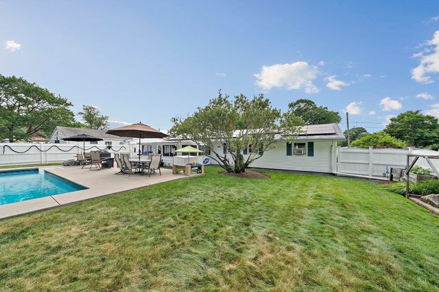 35 Arnold St, Holbrook, MA 02343