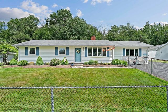 35 Arnold St, Holbrook, MA 02343
