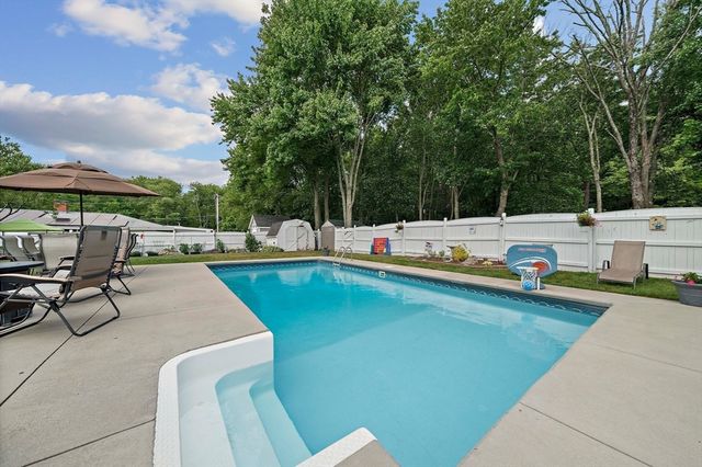 35 Arnold St, Holbrook, MA 02343