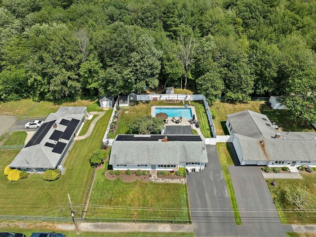 35 Arnold St, Holbrook, MA 02343