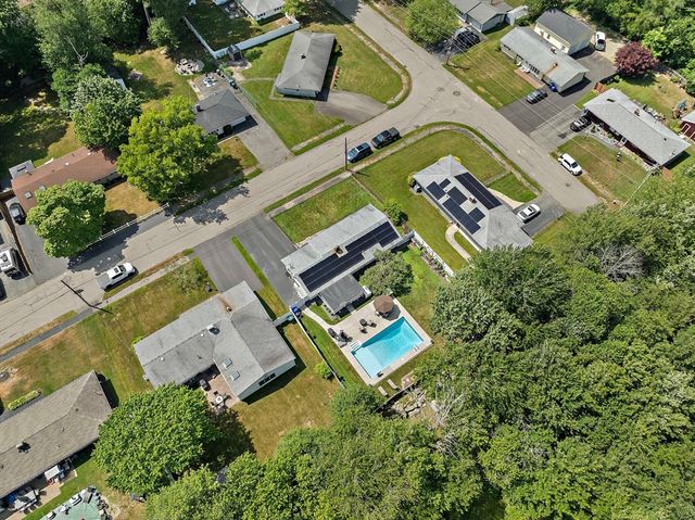 35 Arnold St, Holbrook, MA 02343