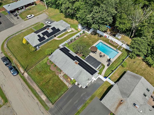 35 Arnold St, Holbrook, MA 02343