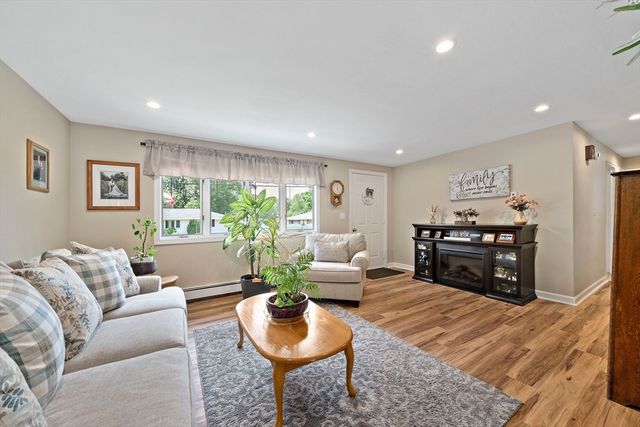 35 Arnold St, Holbrook, MA 02343