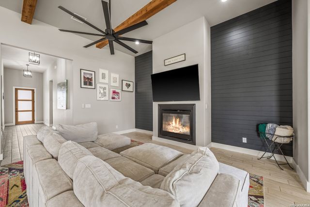 1602 Redwood Court, Fredericksburg, TX 78624