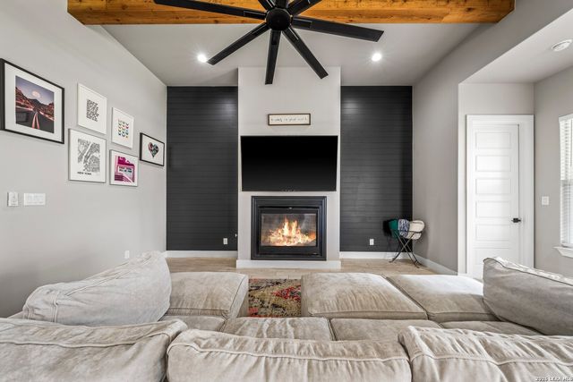 1602 Redwood Court, Fredericksburg, TX 78624