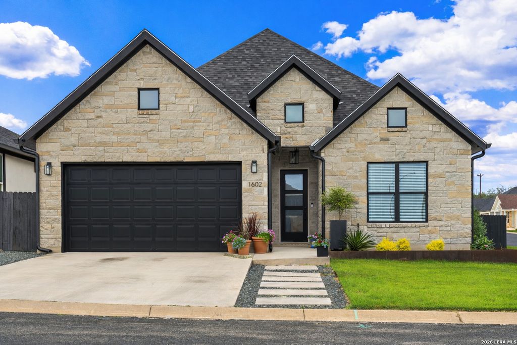 1602 Redwood Court, Fredericksburg, TX 78624