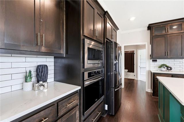 3008 SW Arboridge Drive, Lee's Summit, MO 64082