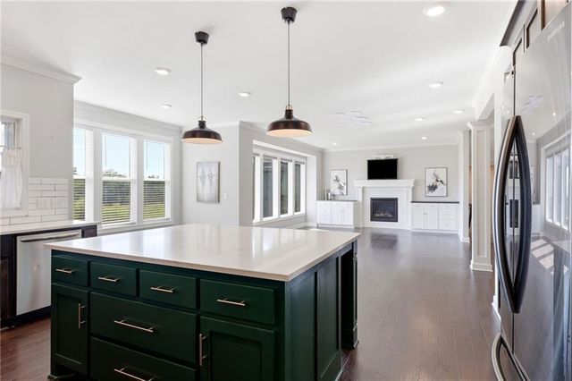 3008 SW Arboridge Drive, Lee's Summit, MO 64082