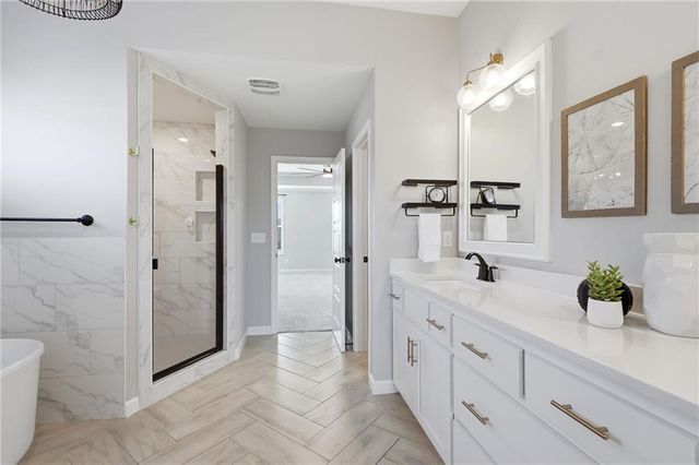 3008 SW Arboridge Drive, Lee's Summit, MO 64082