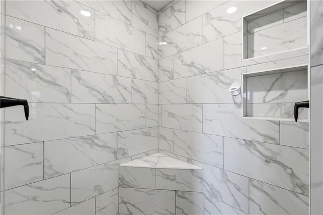 3008 SW Arboridge Drive, Lee's Summit, MO 64082