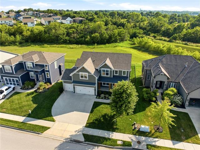3008 SW Arboridge Drive, Lee's Summit, MO 64082