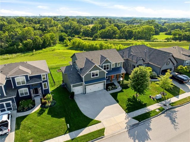 3008 SW Arboridge Drive, Lee's Summit, MO 64082