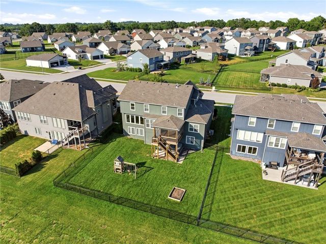 3008 SW Arboridge Drive, Lee's Summit, MO 64082