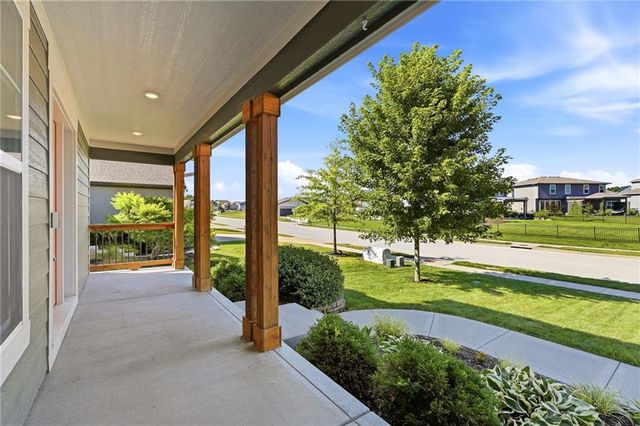 3008 SW Arboridge Drive, Lee's Summit, MO 64082