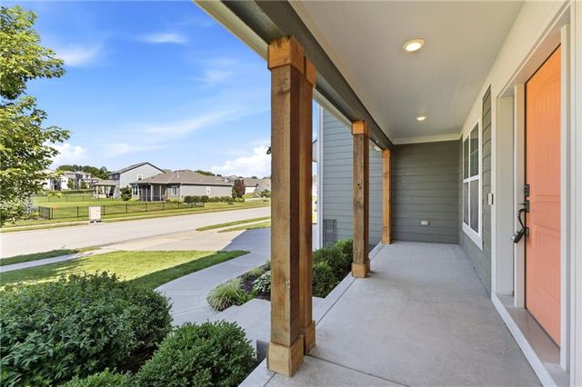 3008 SW Arboridge Drive, Lee's Summit, MO 64082
