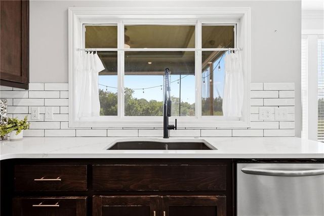 3008 SW Arboridge Drive, Lee's Summit, MO 64082