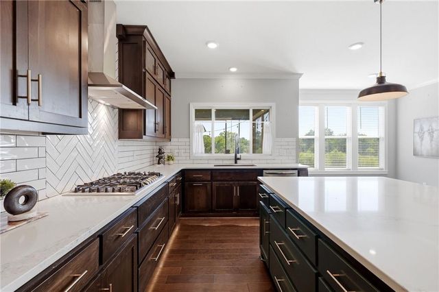 3008 SW Arboridge Drive, Lee's Summit, MO 64082