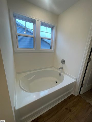 1 Halsey Street, Central, SC 29630