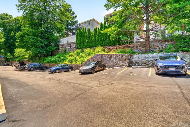 85 Bronx River Road 4A, Yonkers, NY 10704