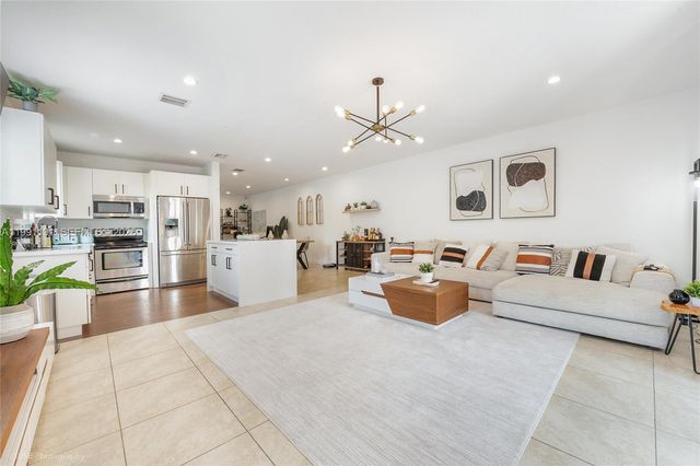 3421 SW 13th Ter 3421, Miami, FL 33145