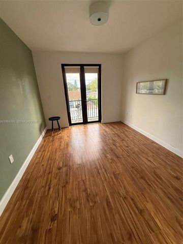 3421 SW 13th Ter 3421, Miami, FL 33145