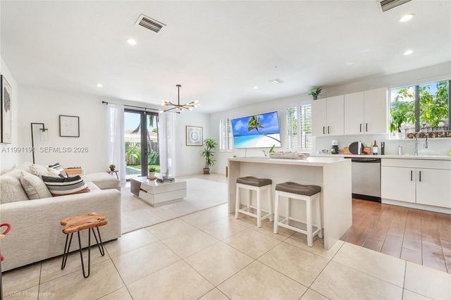 3421 SW 13th Ter 3421, Miami, FL 33145