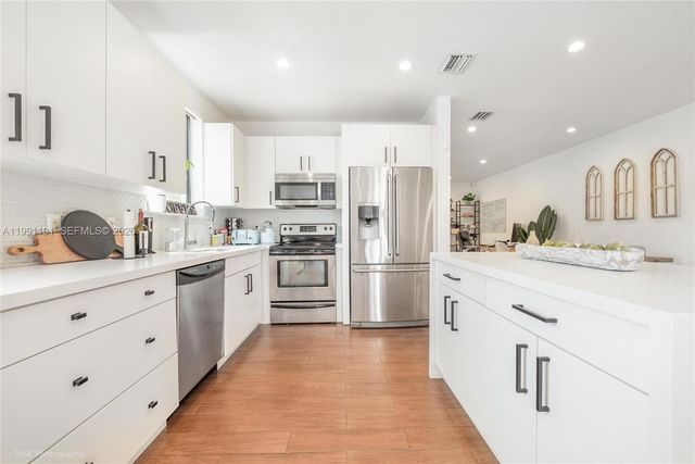 3421 SW 13th Ter 3421, Miami, FL 33145